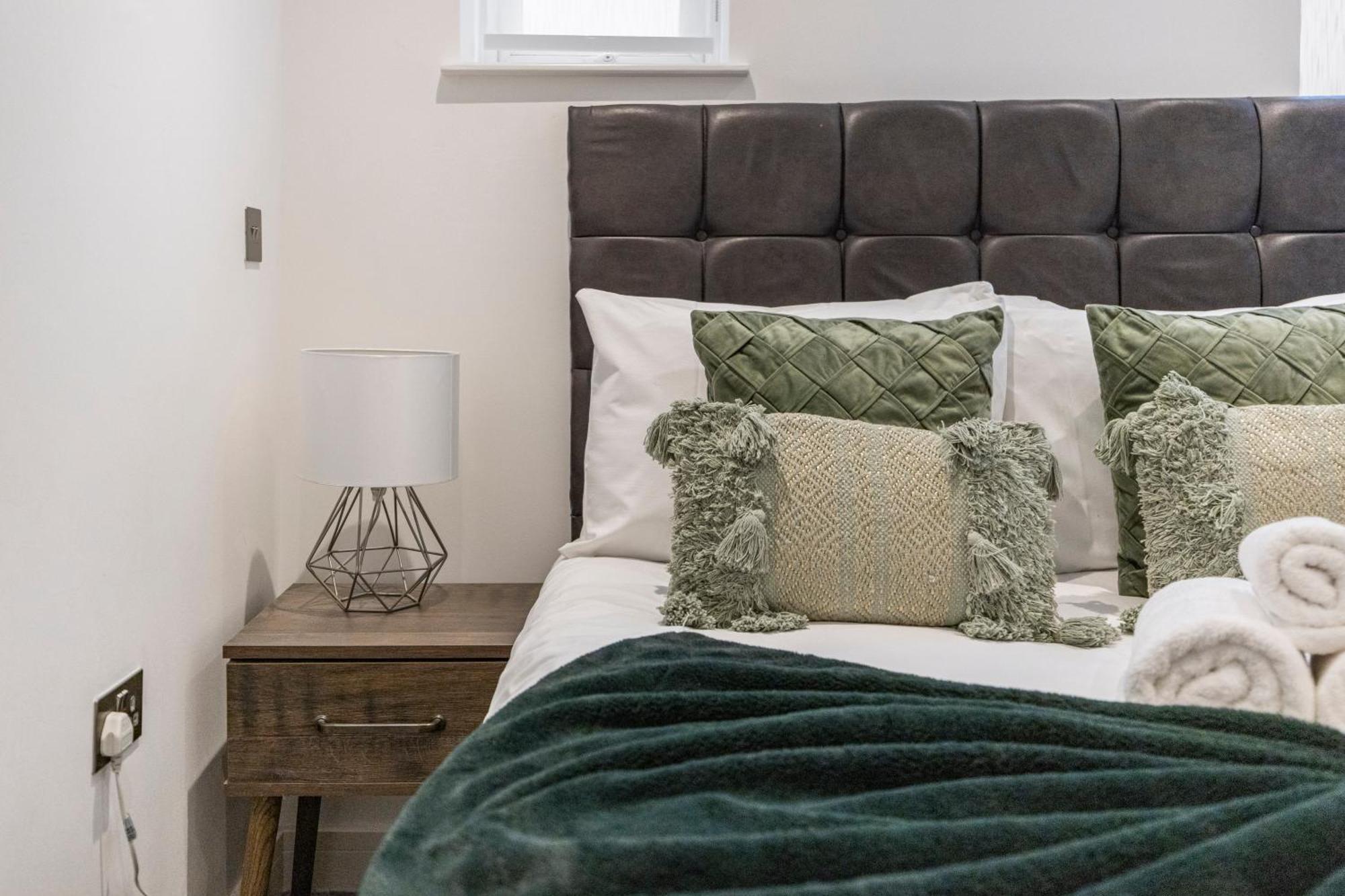 Spacious Luxury King Bed - Location