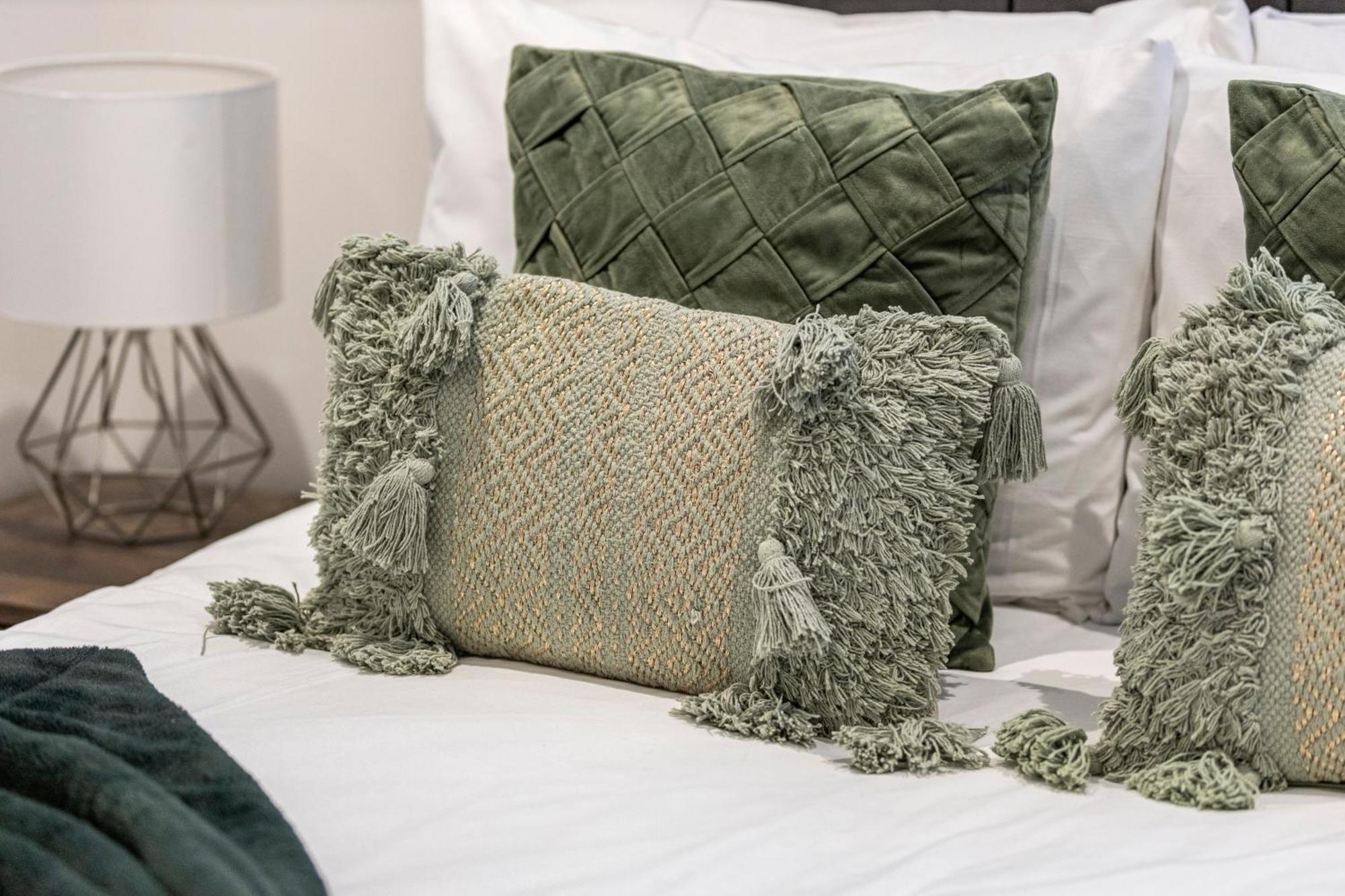 Spacious Luxury King Bed - Location