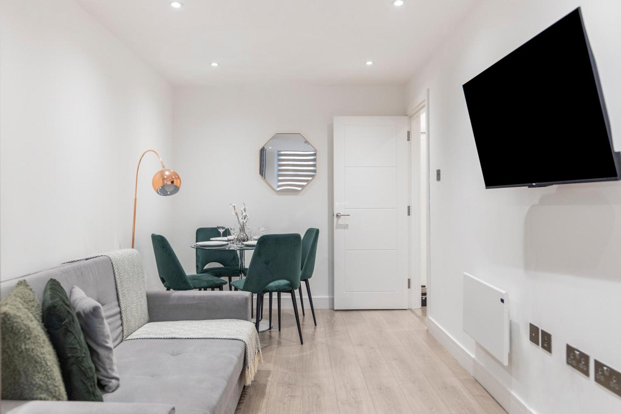 Spacious Luxury King Bed - Location Apartment *