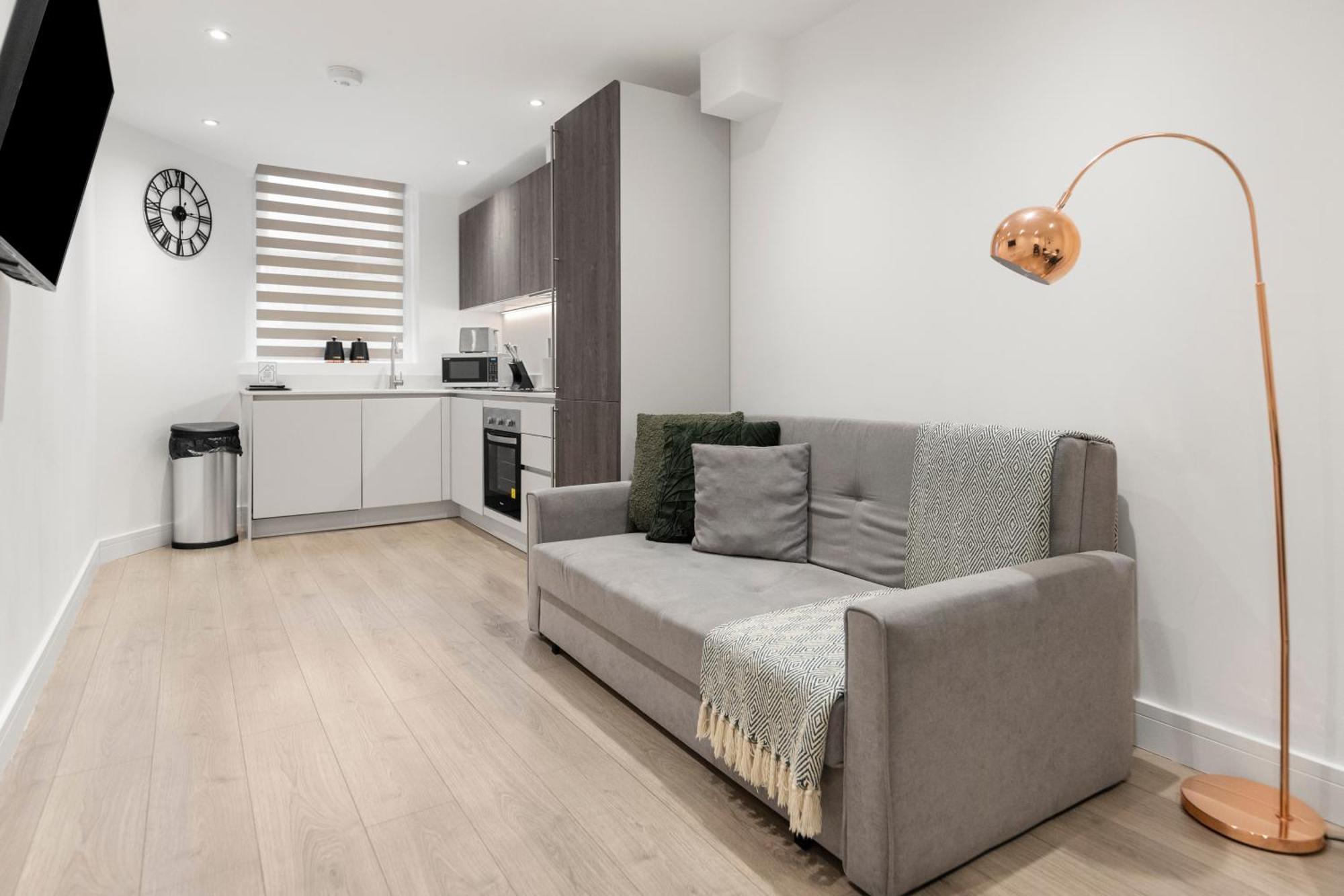 Spacious Luxury King Bed - Location Apartment *